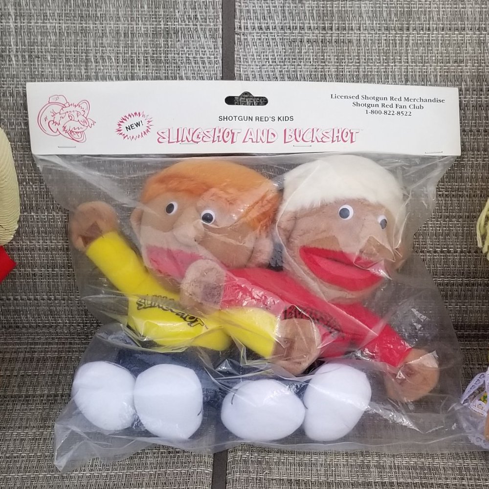 Shot Gun Red Plush Doll and Family - Picture 5 of 11